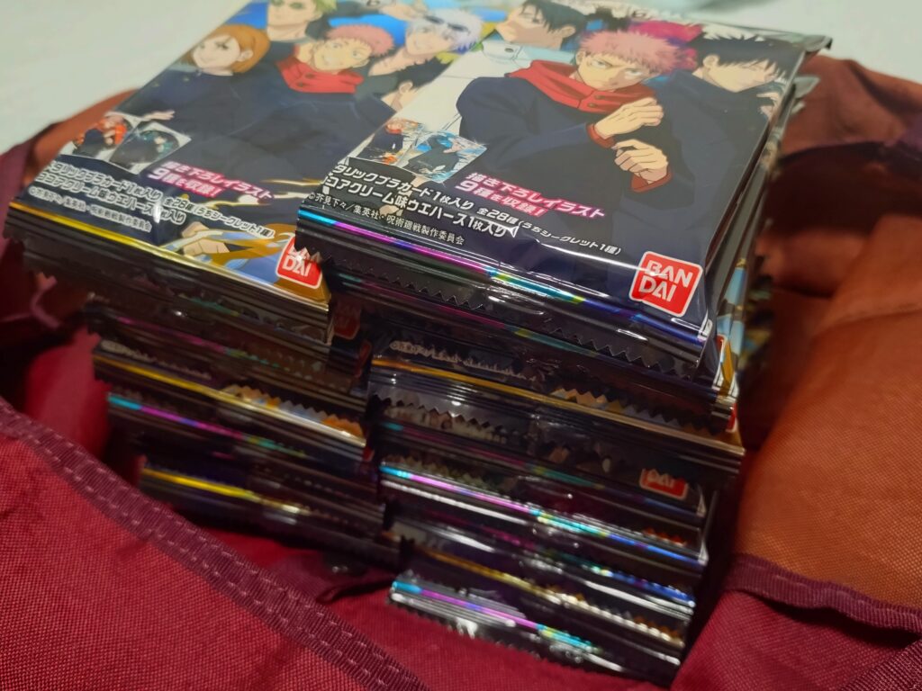 呪術廻戦ウエハース6を10個ずつ2列に並べて積んだ様子。合計20個の開封前パッケージ