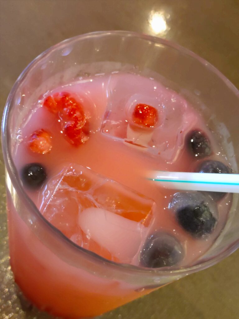 みくるのピンキーウォーター 混ぜる前の上からの様子