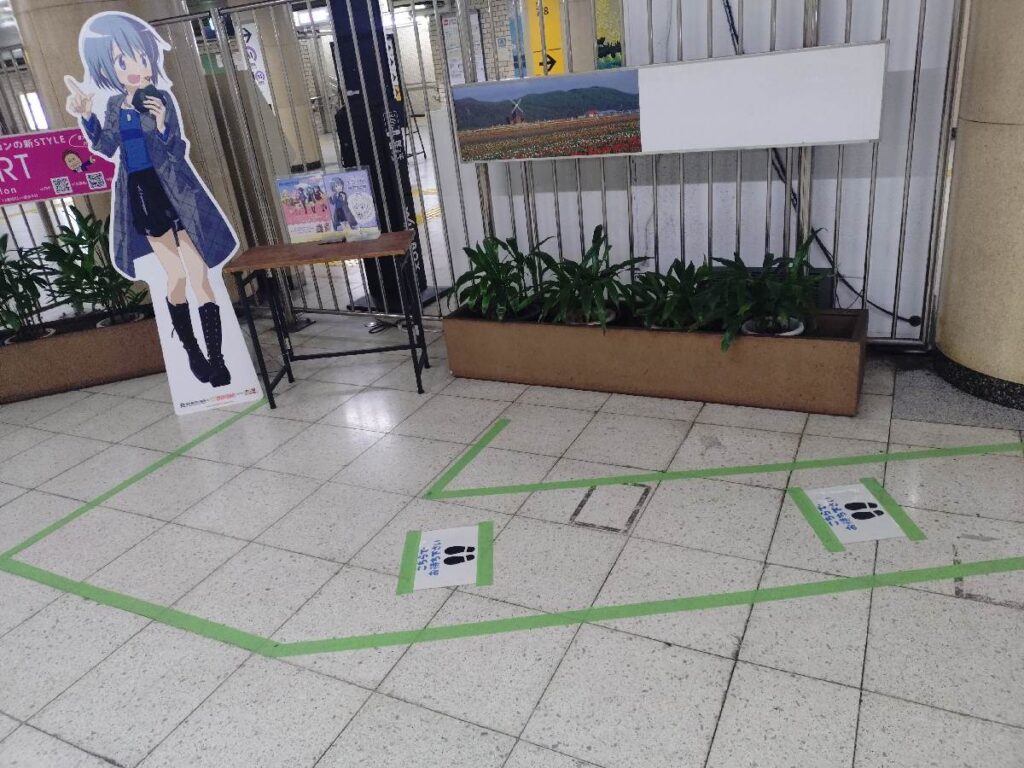 名古屋地下鉄まどマギスタンプラリー 上前津駅 美樹さやかキャラクターパネル 床の様子