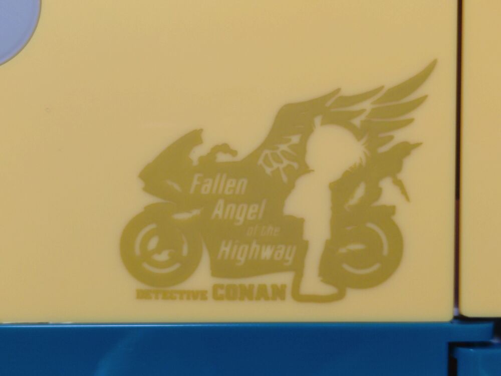 ターボエンジン付きスケートボード型ポップコーンボックスの映画ロゴ部分