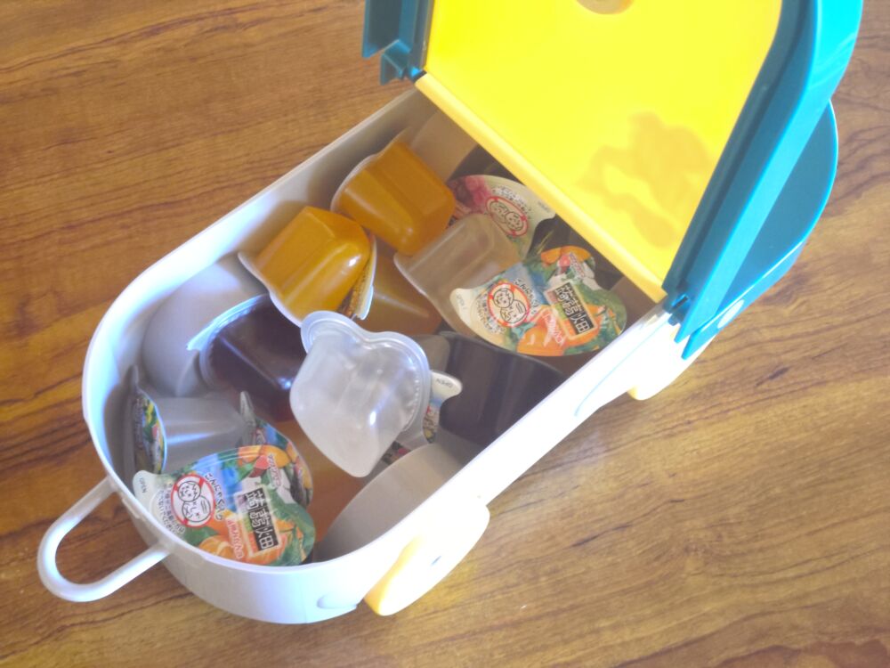 蒟蒻畑を入れたターボエンジン付きスケートボード型ポップコーンボックス